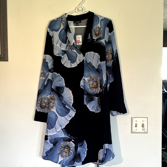 Le Chateau floral long sleeve dress - Picture 6 of 8